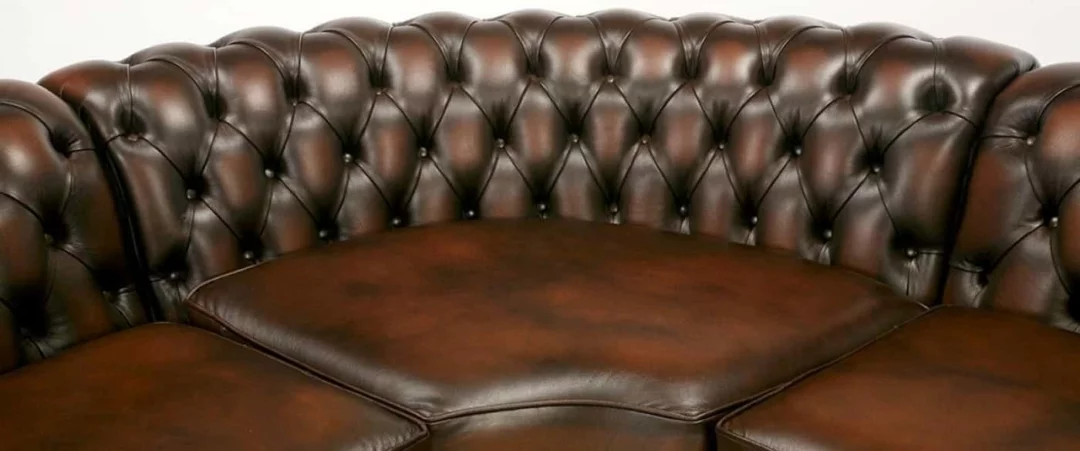 divano ad angolo Chesterfield