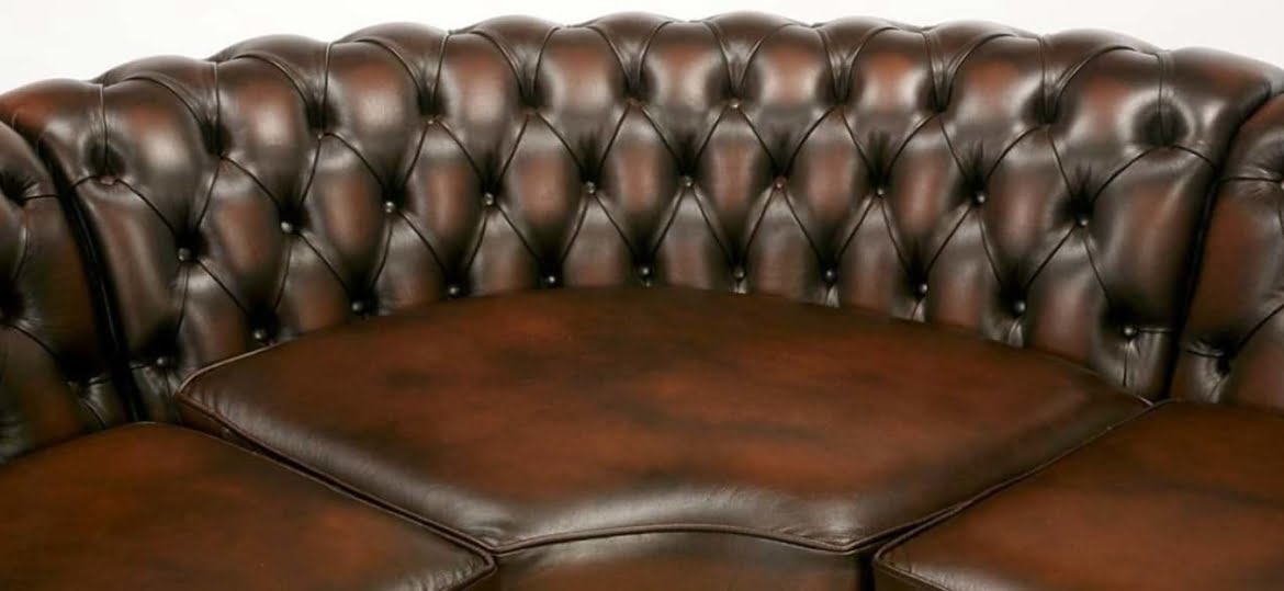 divano ad angolo Chesterfield