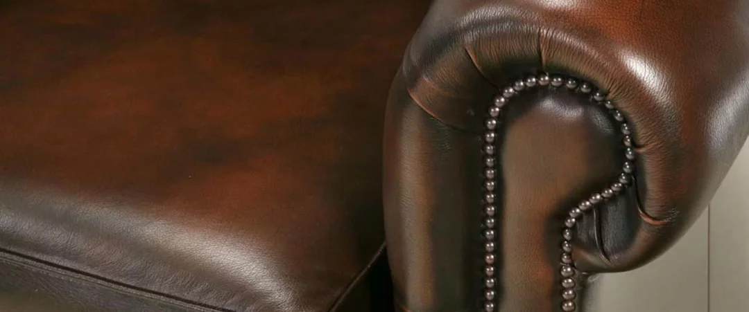 divano ad angolo Chesterfield