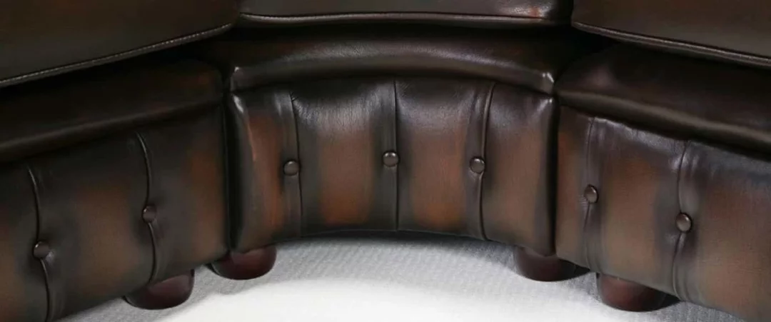 divano ad angolo Chesterfield