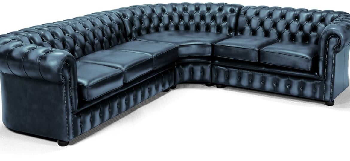 blaues Chesterfield-Ecksofa