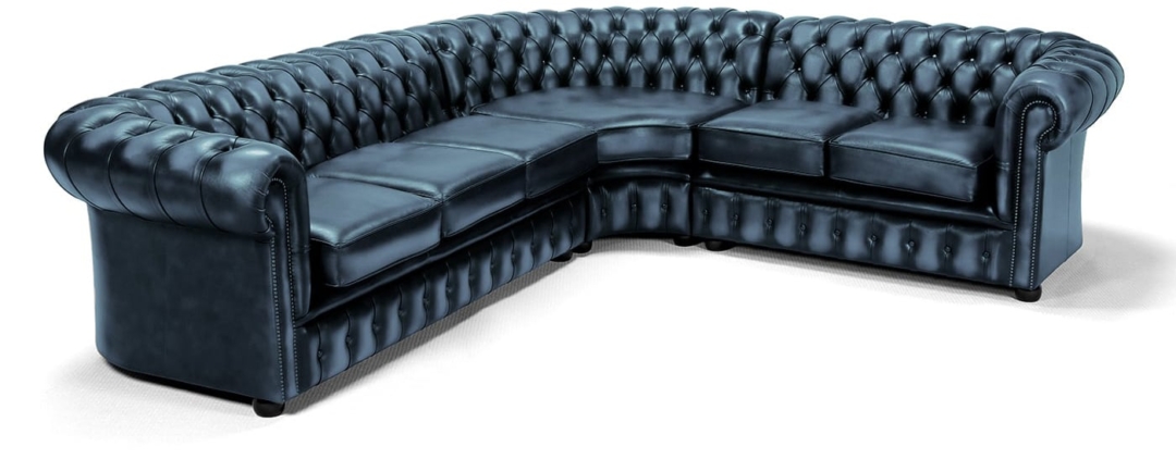 divano ad angolo chesterfield blu