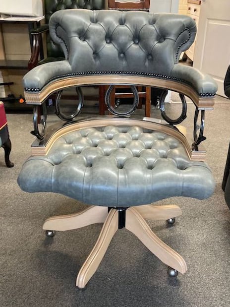 horseshoe custom captains chair