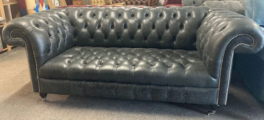 svart chesterfield sofa salg